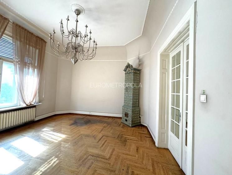 Vila cu arhitectura spectaculoasa Dacia - 7