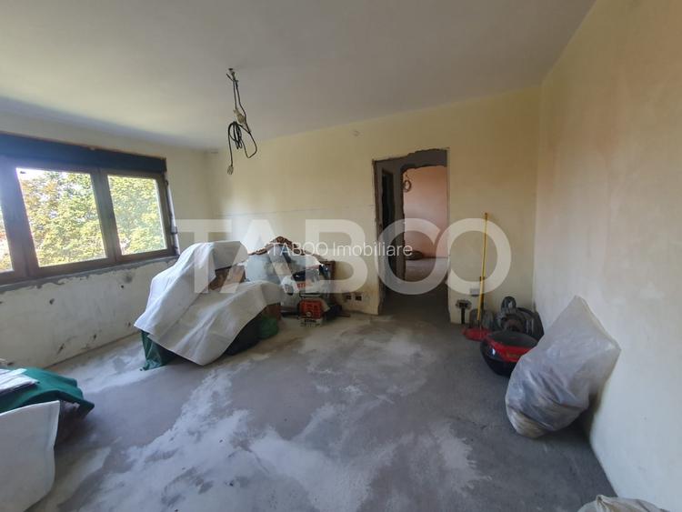 Apartament semidecomandat 2 camere etaj 2 zona 13 Decembrie - 4