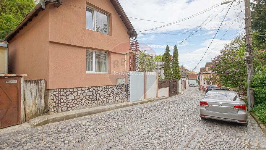 CASĂ INDIVIDUALĂ ÎN SCHEI    STRADA PIATRA MARE - 2