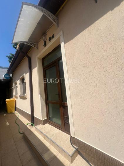 Casa la sol, renovata ,caramida, pentru locuit sau spatiu birouri, zona  buna - 14