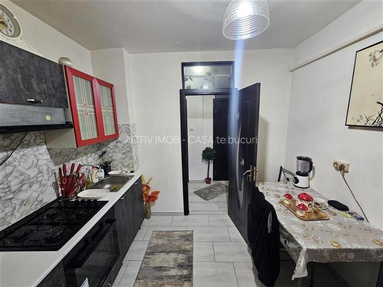 Resita, 3 Cam. Cf. 1, Et. 1, Bulevard, Micro 4 - 7