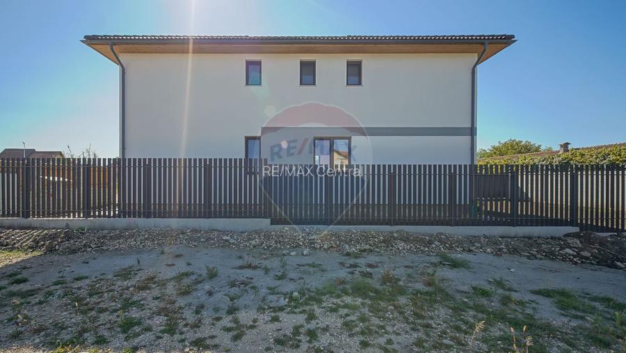 Casă / Vilă cu 5 camere de vânzare - 32