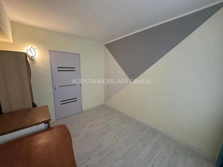 Apartament de vanzare 3 camere Micro 21 bloc C2 - 2