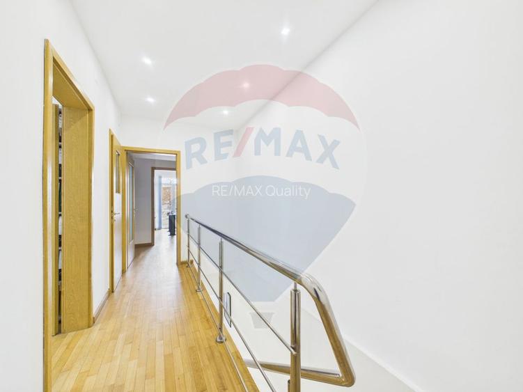 Apartament 4 camere recompartimentat din 3, P-ta Unirii | Parcare - 12