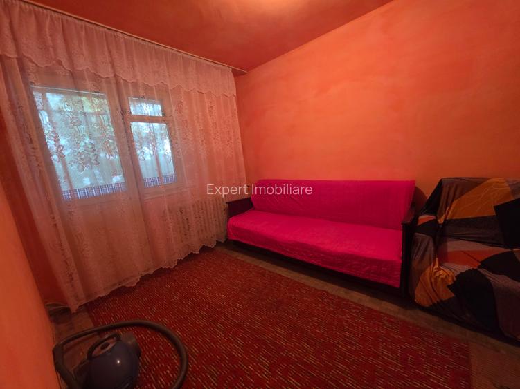 3 camere C. Calarasilor  - Viziru , 2 balcoane, sup 70 mp - 2