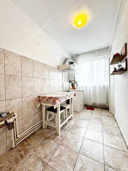 Apartament cu 3 camere decomandat, situat la etajul 7, in Micro 20. - 7