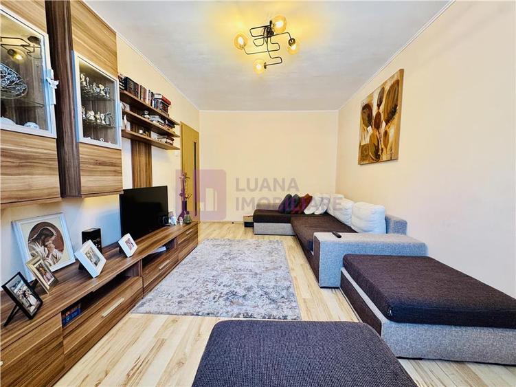Apartament 3 camere de vanzare | Vasile Aaron | decomandat | pivnita |