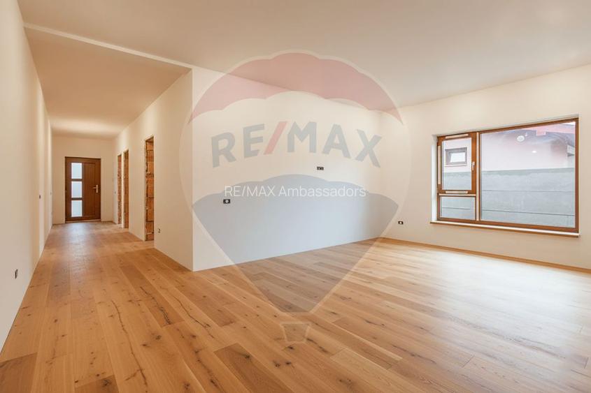 Casă / Vilă cu 3 camere de vânzare - 12