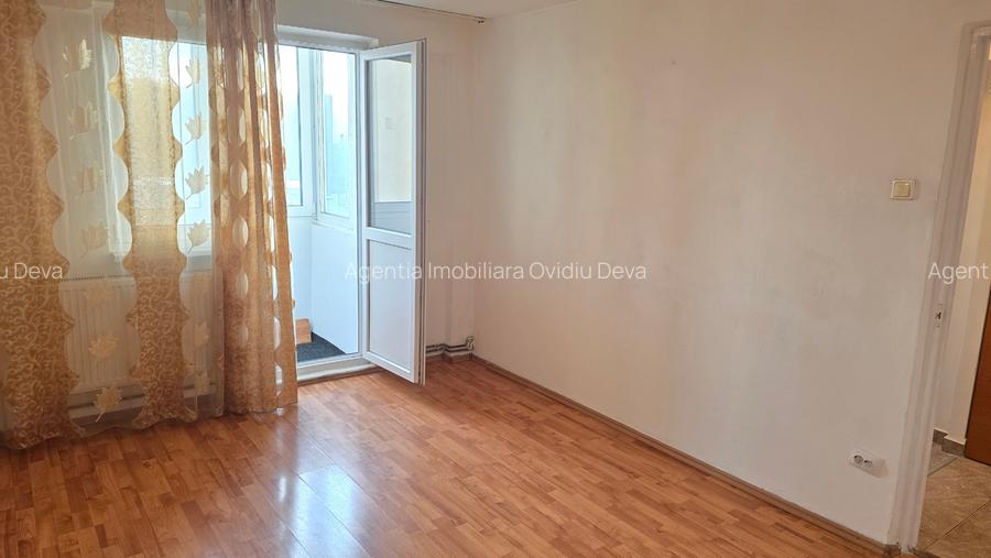 Vand apartament 2 camere decomandat in Deva, zona Micro 15, situat pe mijloc, - 2