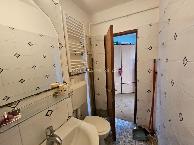 Ap. deosebit, 1 cameră, 31 mp, et. 4 din 5, decomandat, termoizolat,  Soarelui - 11