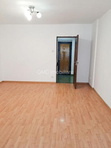 DE VANZARE  GARSONIERA ZONA LUJERULUI - 7