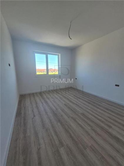 Duplex in spate la Kaufland - 3 dormitoare - bucatarie inchisa - debara - spatii - 12