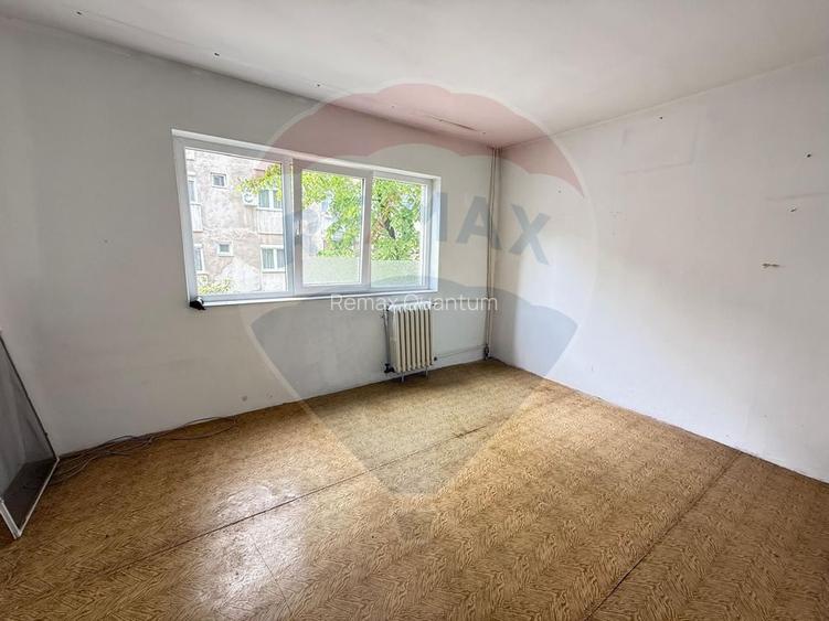 De vânzare apartament  2 camere , Etaj  1, Str. Moldovei, Rogerius - 8