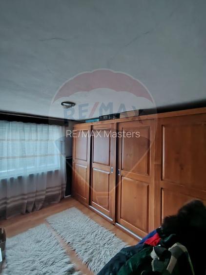 Case cu 7 camere de vânzare în comuna Panaci, sat Drăgoiasa. - 12