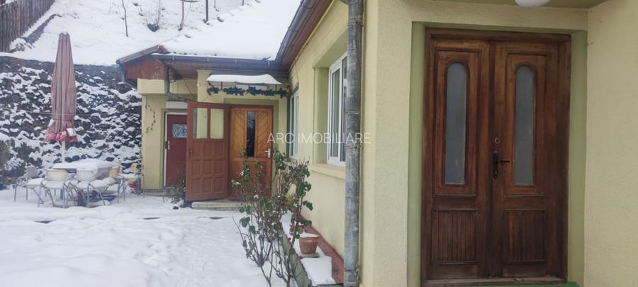 Casa Săcele, poziționată într-o zona linistita și buna - 2