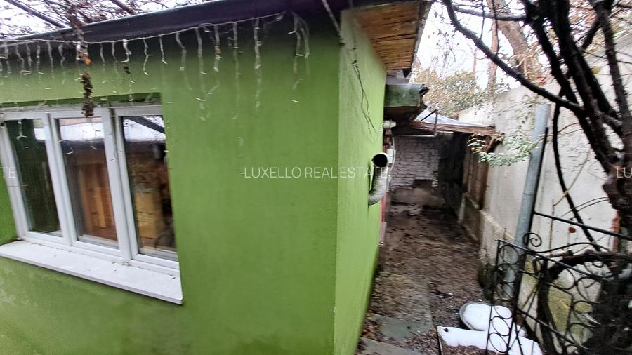 TEREN CU CASA DEMOLABILA - 49