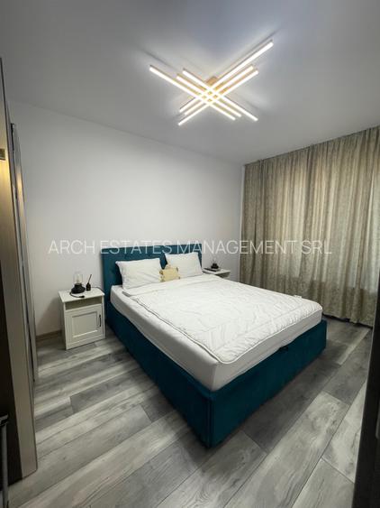 Piata Romana, Coloane, Metrou - 10