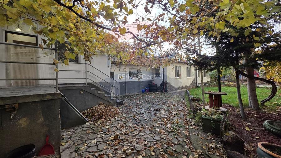 Închiriere imobil Brașov, zonă centrală, strada Aurel Vlaicu, curte - 2