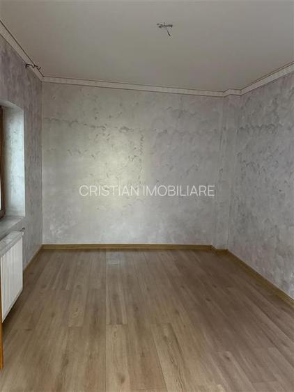 Casa zona centrala, 5 camere,  compusa din doua apartamente, chirpic si caramida - 12