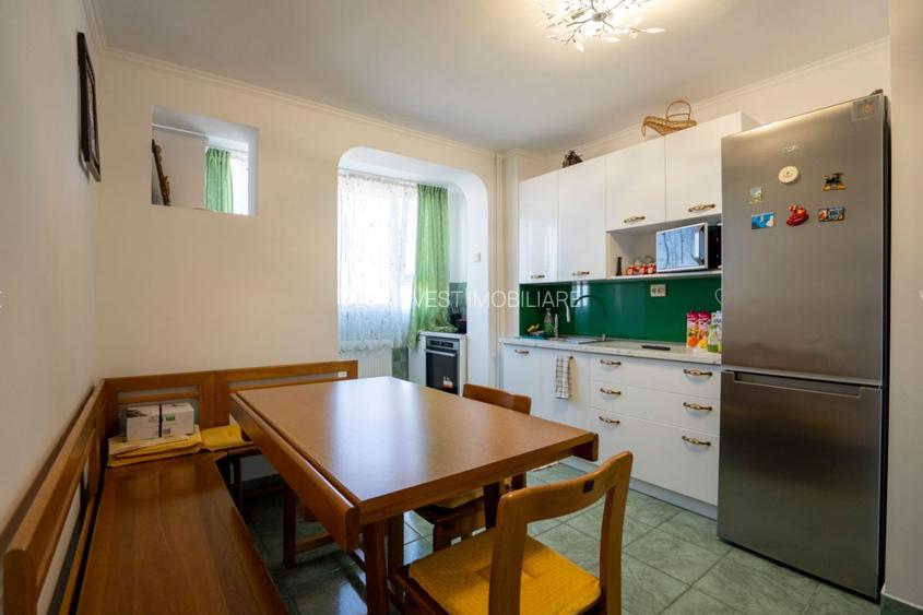 Apartament 3 camere, 2 bai, Nufarul , etaj intermediar - 2