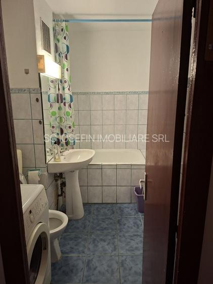 Apartament cu doua balcoane, decomandat, etaj intermediar - 4