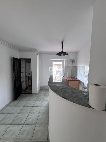 Proprietar vând apartament cu 2 camere, situat în Arad, zona Calea Aurel Vlaicu - 13