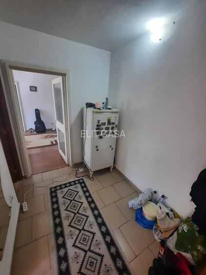 Apartament cu 2 camere, etajul 3/4, zona Podu Ros - 5