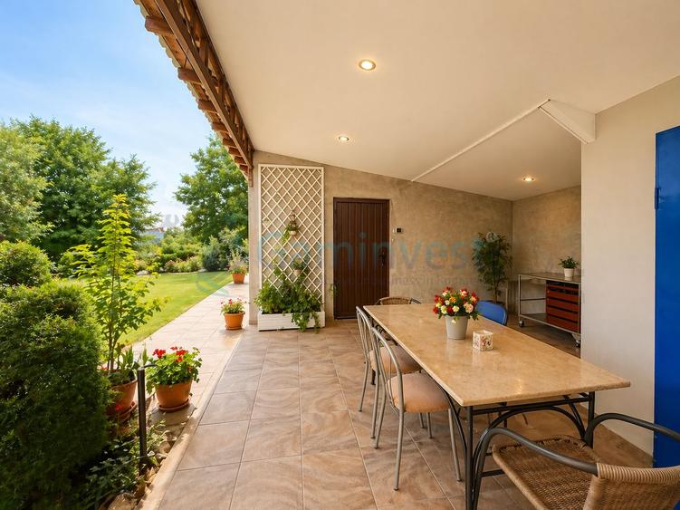 Casă spațioasă, 400 mp utili, teren 1650 mp, dublu front – Paleu, Bihor
