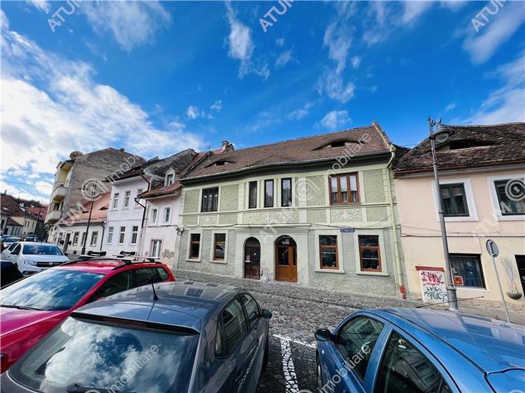 Apartament la casa cu 2 camere si pivnita in Centrul Istoric din Sibiu