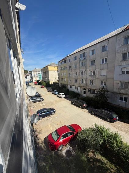 Apartament spatios , etaj 2