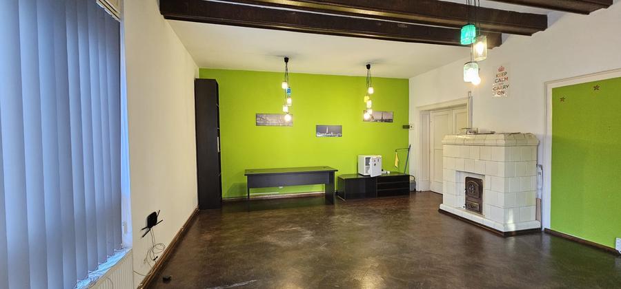 Inchiriez spatiu central,la casa,parter, pretabil pentru birouri sau activitati