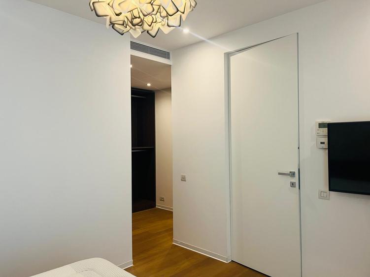 3 Camere - One Charles de Gaulle