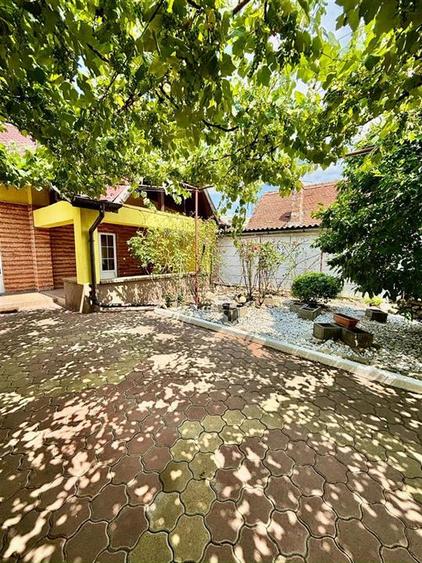 Casa cu 5 camere 2 bai 184 mp utili zona Calea Dumbravii