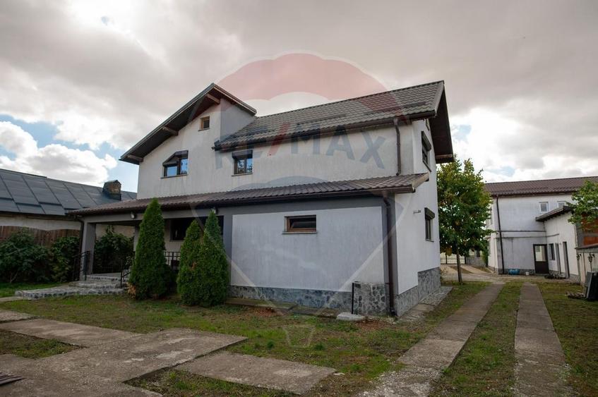 Casă / Vilă cu 5 camere de vânzare