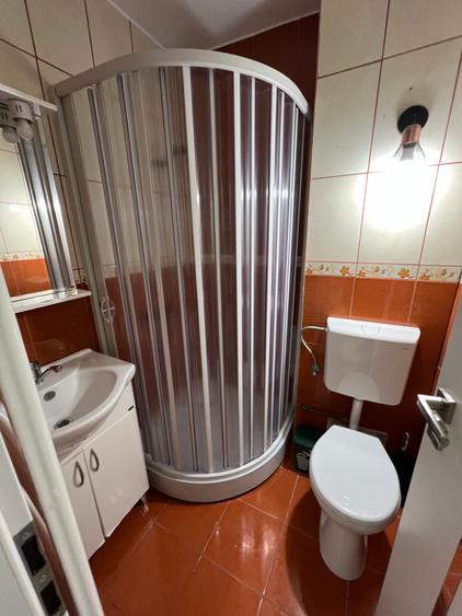 Apartament 3 camere decomandat de închiriat – Zona Terezian