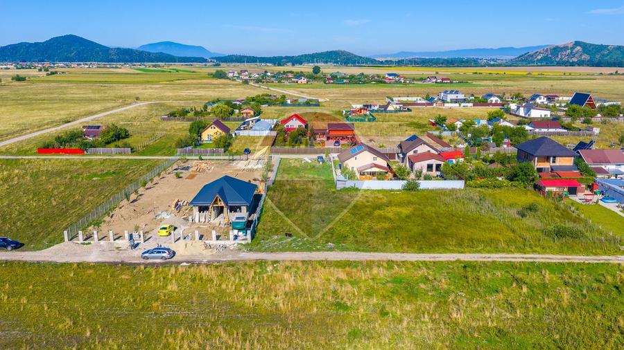 Teren intravilan 1.000 mp de vânzare în Hărman – COMISION 0%