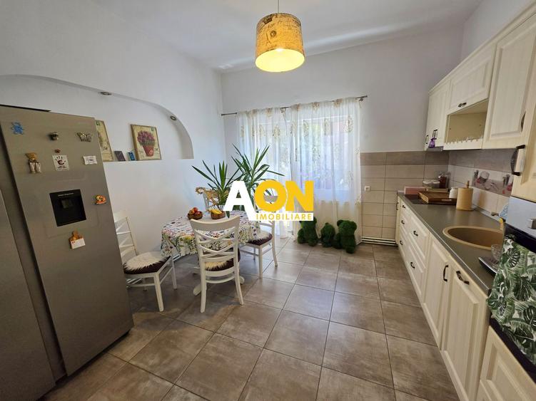 1/2 Duplex mobilat, utilat, 3 camere, 323 mp teren, Cetate, zona Schit