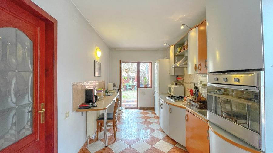Casa cu garaj si teren de 490 mp in zona de case Bartolomeu-Brasovul Vechi