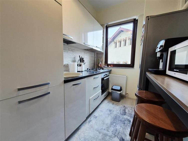 Apartament cu 3 camere de vanzare