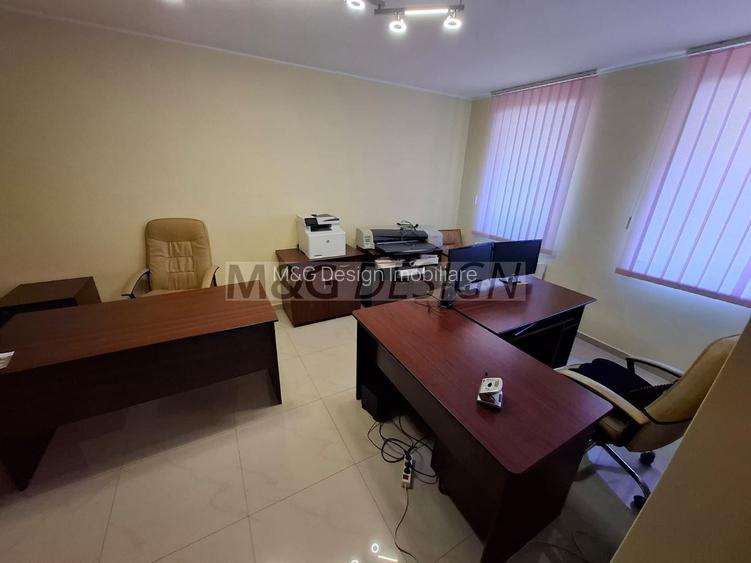 SAD cu locuri de parcare in fata casei