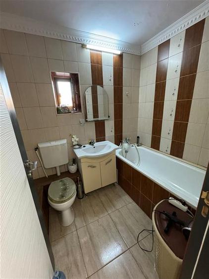 Apartament 4 camere, etaj 3 cu acoperis, nemobilat