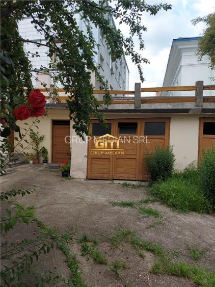 Casă de vanzare - Eleganță interbelică in centrul Ramnicului Valcea - 2