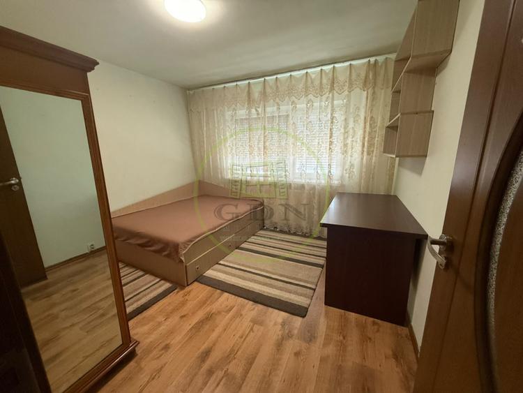 Apartament 3 camere, deccomandat, 54 mp, Rovine, Zona Garii