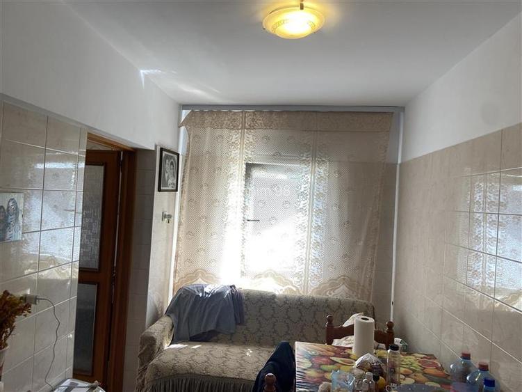 Apartament 2 camere , zona ultracentrala - Piata Moldovei , et 2 , decomandat , - 5