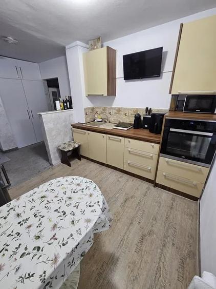 Apartament 2 camere decomandate zona Trocadero