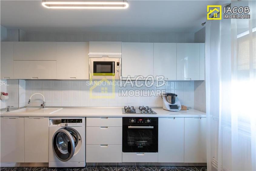 Apartament 3 camere decomandate, central,str. 9 Mai Bacau - 11
