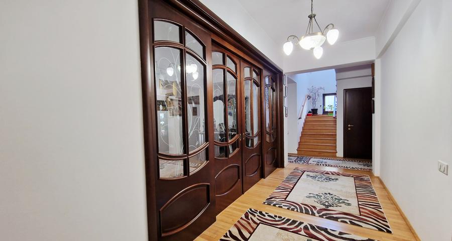 Vila P+1, 6 camere, teren 940mp, Otopeni-23 August