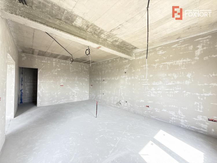 Casa cu 4 camere, interior la gri si exterior la rosu in Sacalaz