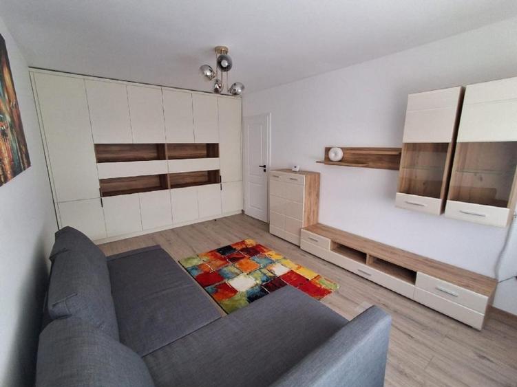 Inchiriez apartament cu 2 camere nou renovat