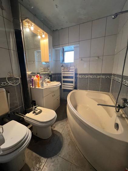 Apartament 3 camere Zona Laris -Finante - etaj 3/4 - 85 mp